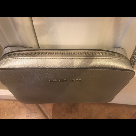 Michael Kors chain purse - Picture 3 of 10